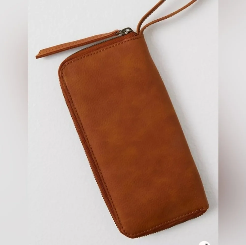 NWT Free People Distressed Wallet - Picture 3 of 3